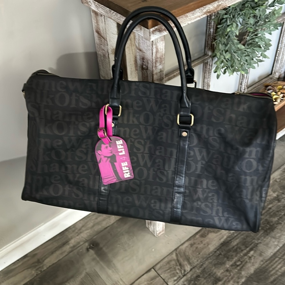 Rife 4 life large black airport carry on bag w/pink liner space inside